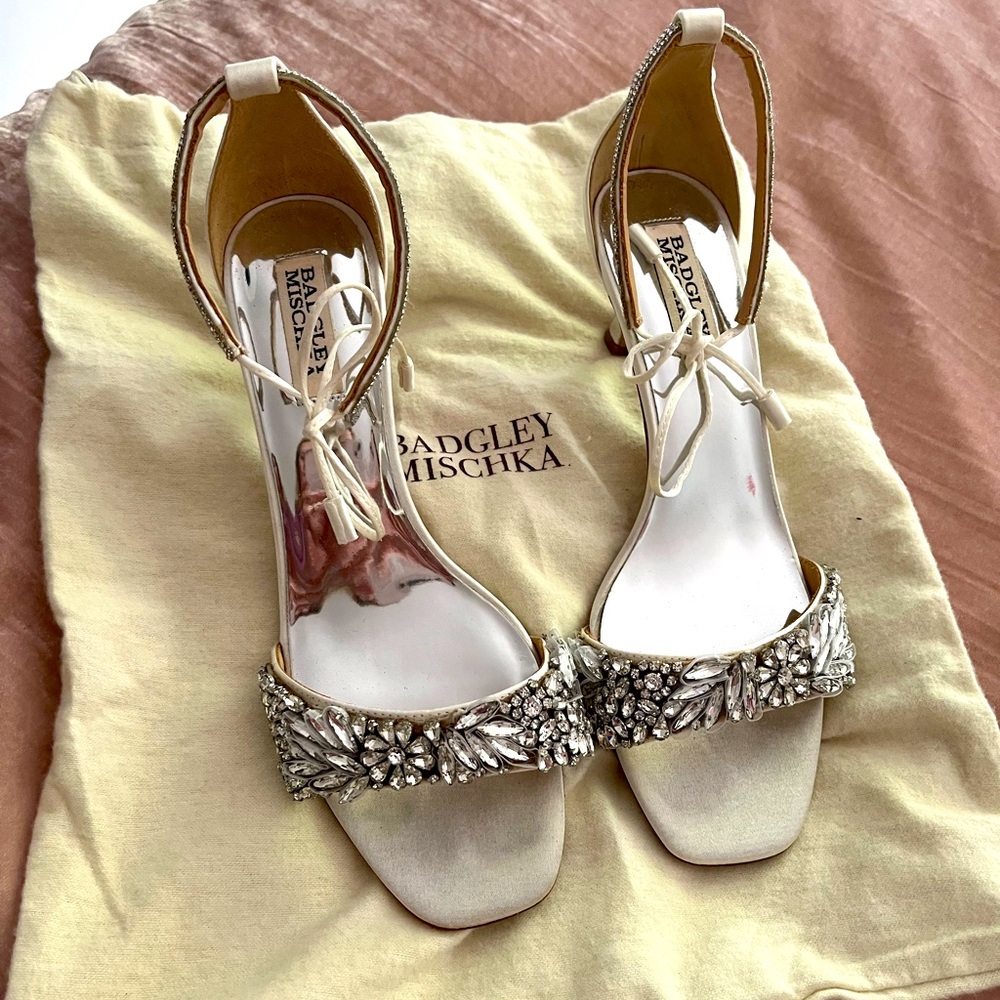 Badgley Mischka Blossom Soft White heels bridal 8 M - Worn Once